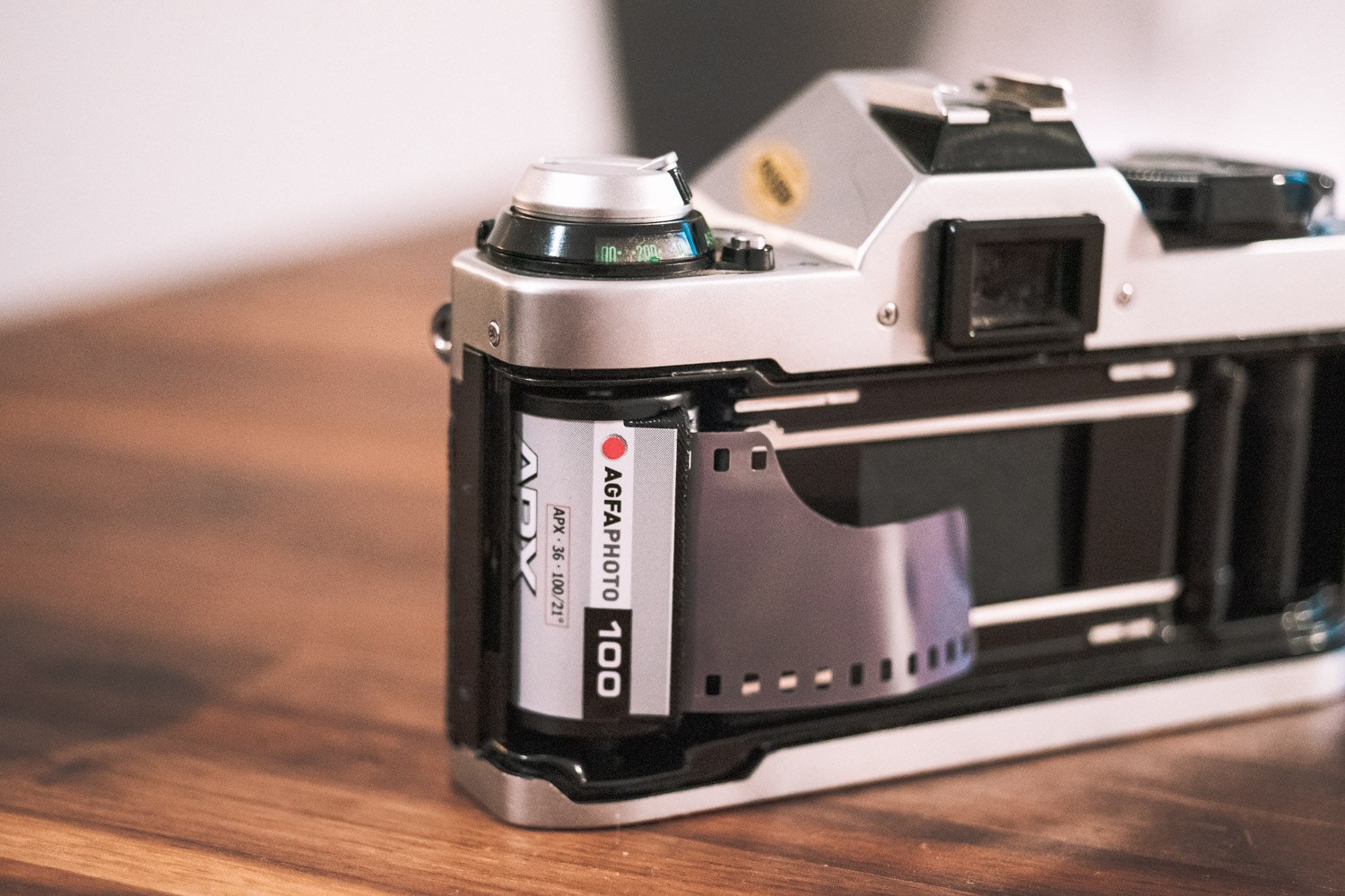How to load film into a 35mm Camera 35milly